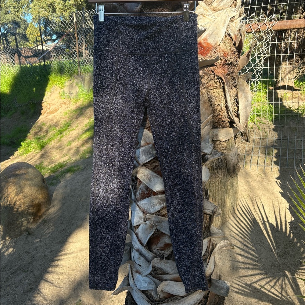 Athleta Lightning Static 7/8 Tights in Black and White size small tall.